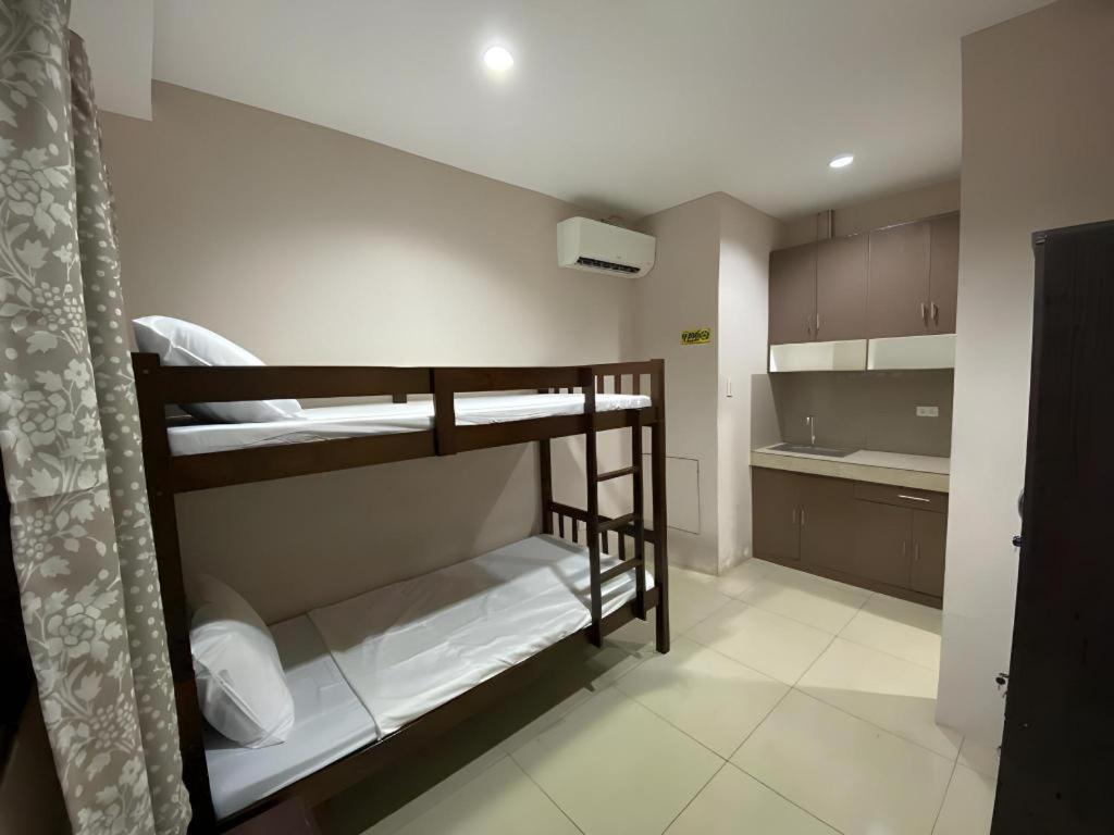 Oyo 766 Ichehan Apartments Manilla Buitenkant foto