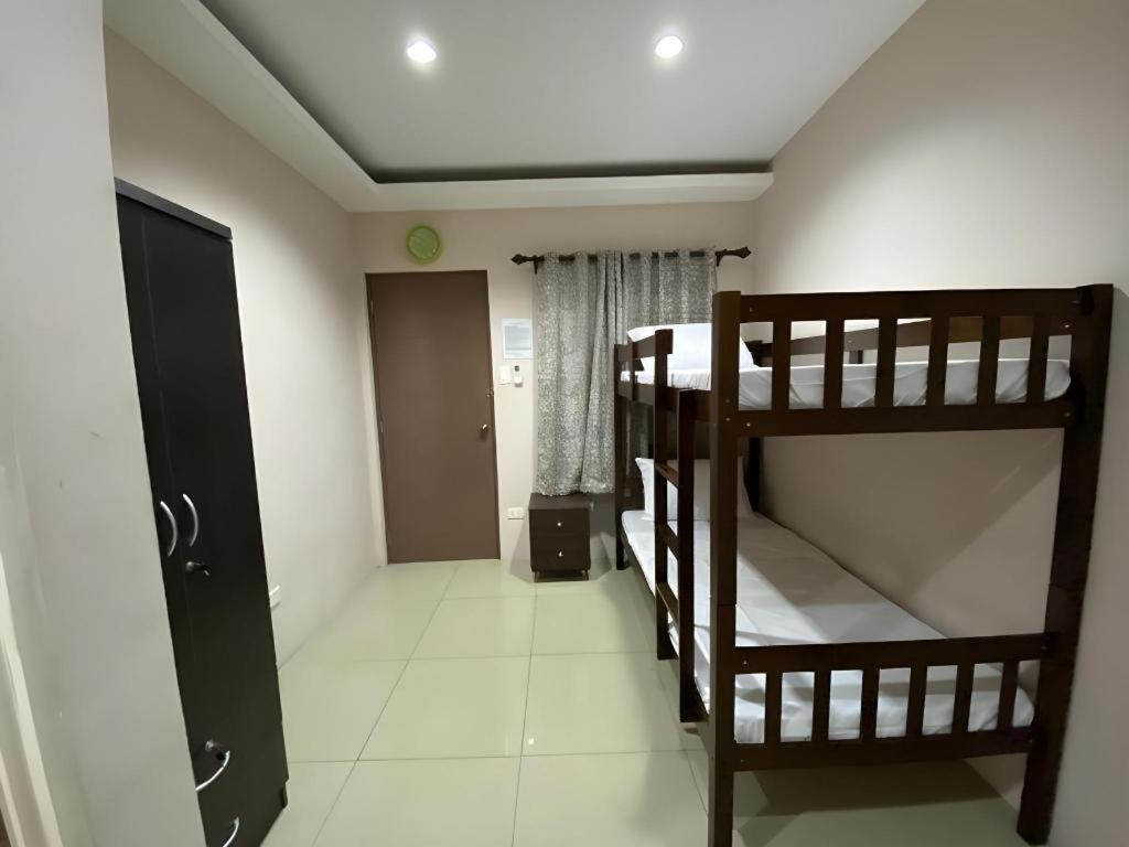 Oyo 766 Ichehan Apartments Manilla Buitenkant foto